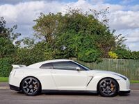 NISSAN GT-R